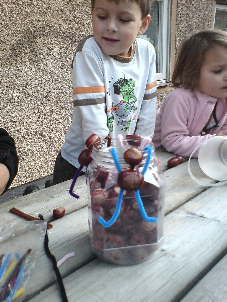 Elliot gör apor pÄ dagis